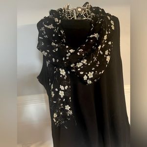 NWT Onam In-Bloom Scarf